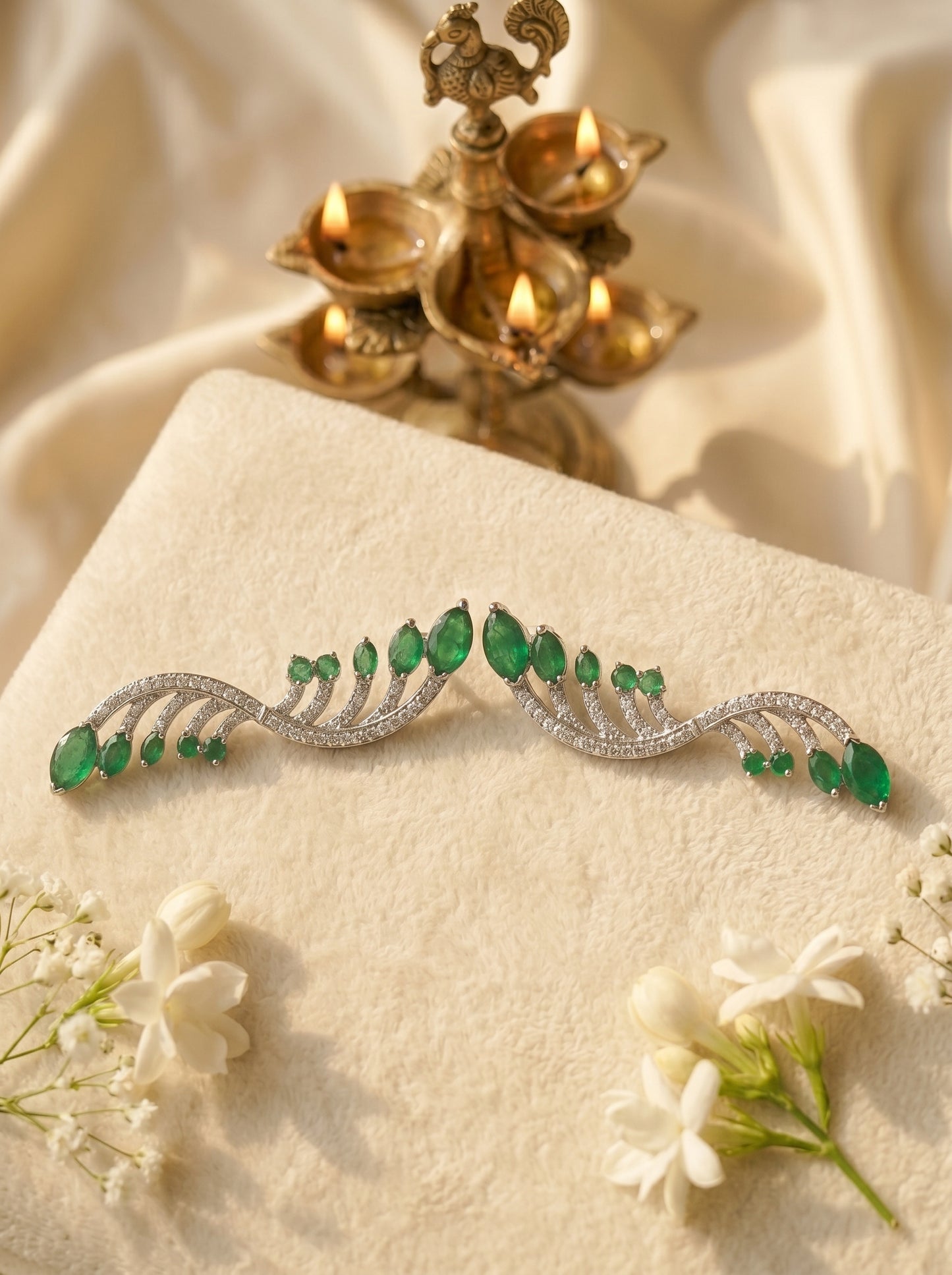 Naina Emerald Feather Hasli