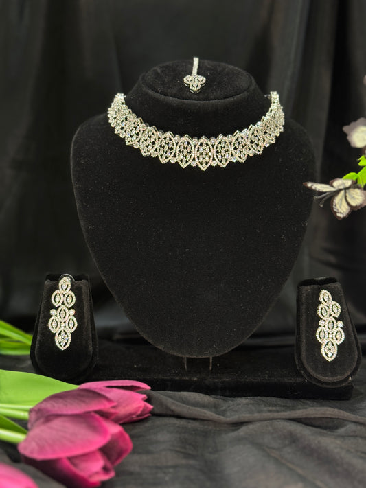 Leela Diamond Lattice Choker Set with Maang Tikka