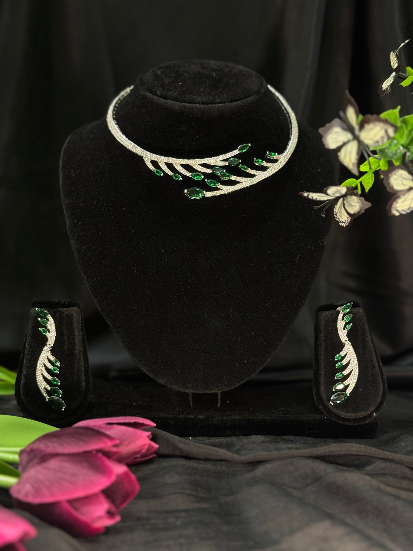 Naina Emerald Feather AD Hasli